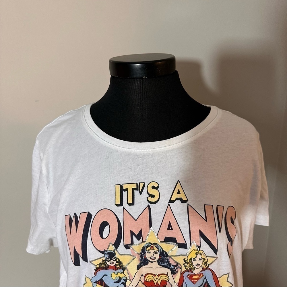 H&M It’s a Woman’s World Superhero T-Shirt in Size Large - Picture 3 of 5